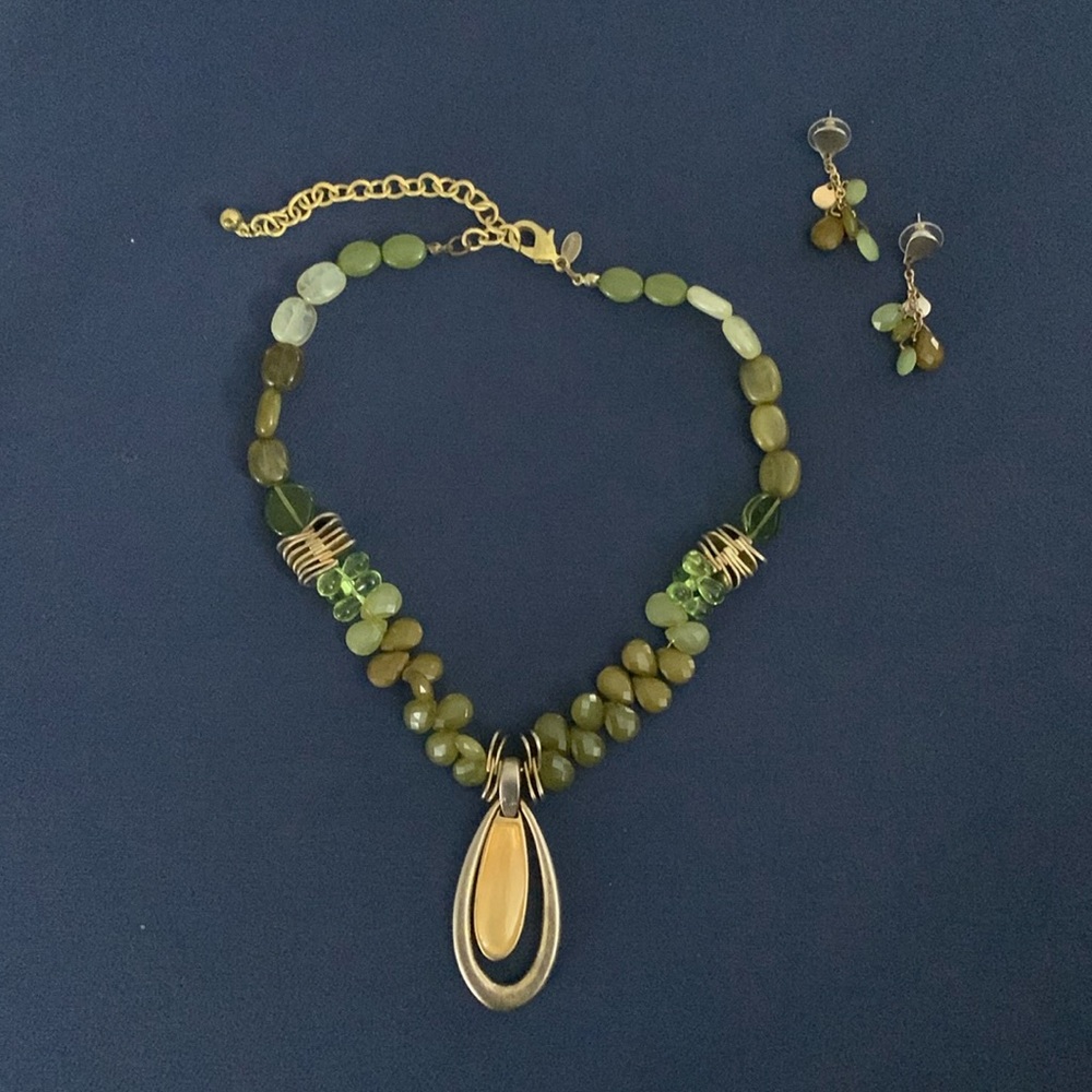 Lovely necklace with matching earrings